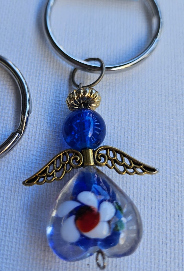 Angel Keyring – Glass Daisy Teardrop & Cobalt Blue Bead