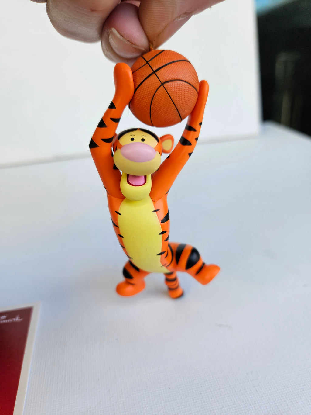 Christmas in May – Hallmark Keepsake Ornament The Winning Bounce Tigger (2004) New in Box