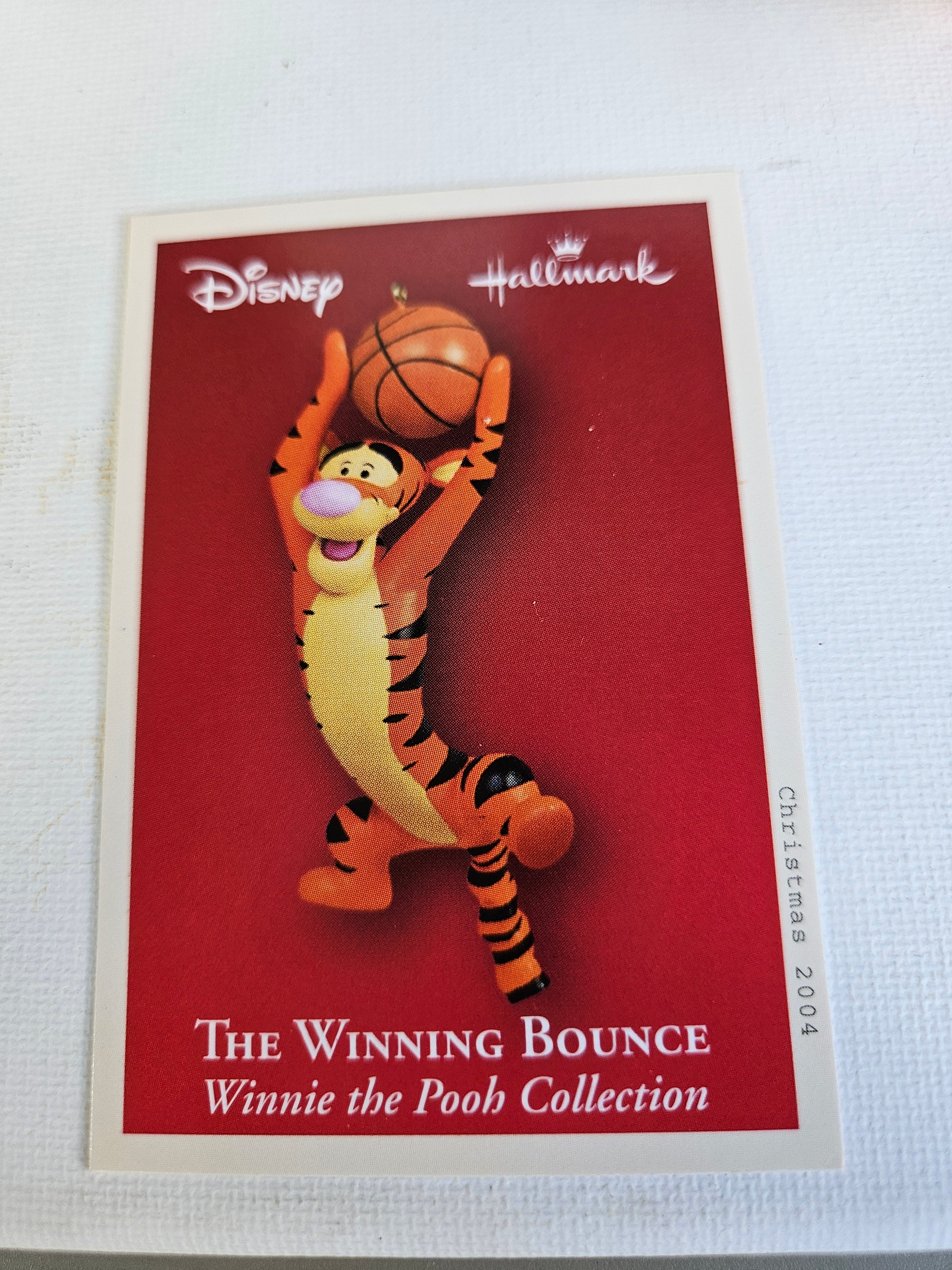 Christmas in May – Hallmark Keepsake Ornament The Winning Bounce Tigger (2004) New in Box