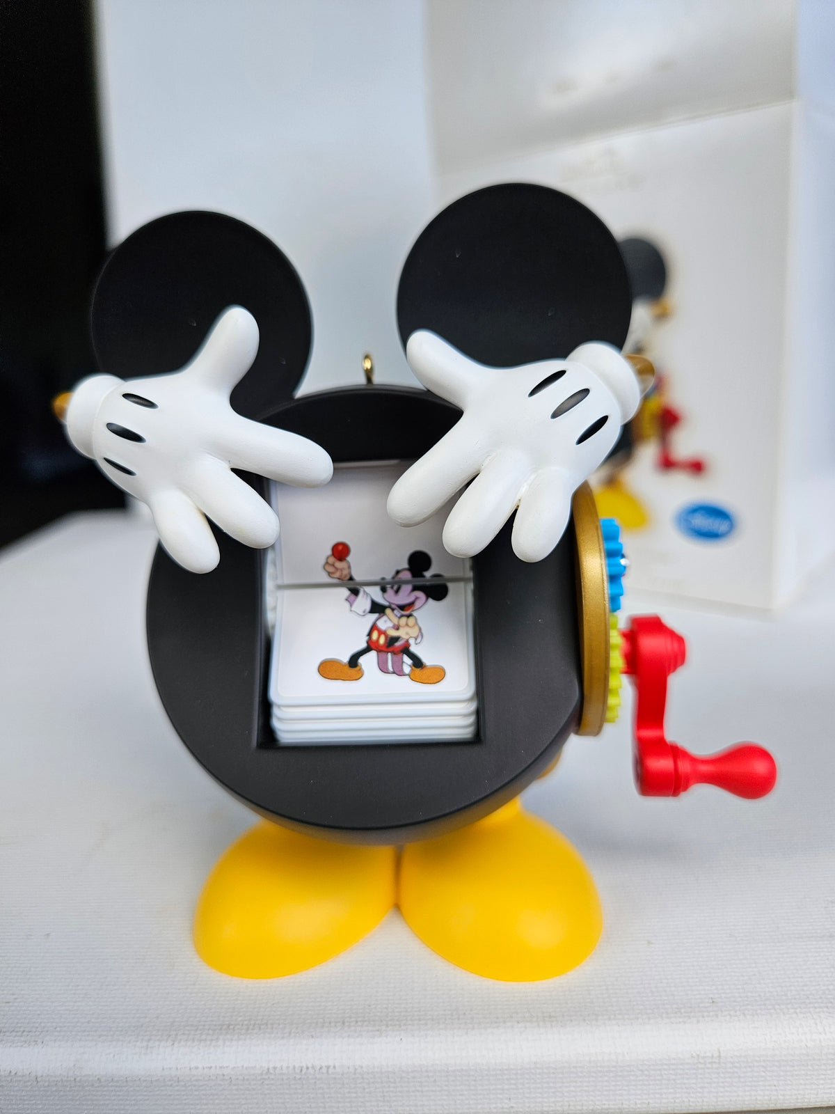 Mickey Mouse Flip‑Card Viewer (Mechanical Toy)