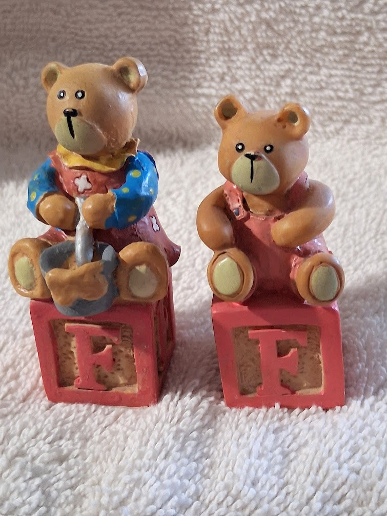 Boyds Bears Resin Alphabet Block Bear – F is for Felix – Letter F Figurine