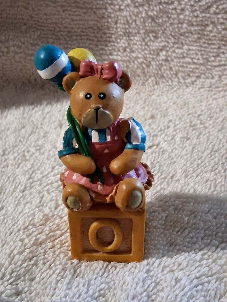 Boyds Bears Resin Alphabet Block Bear – O is for Olivia – Balloon Bear – Letter O Figurine