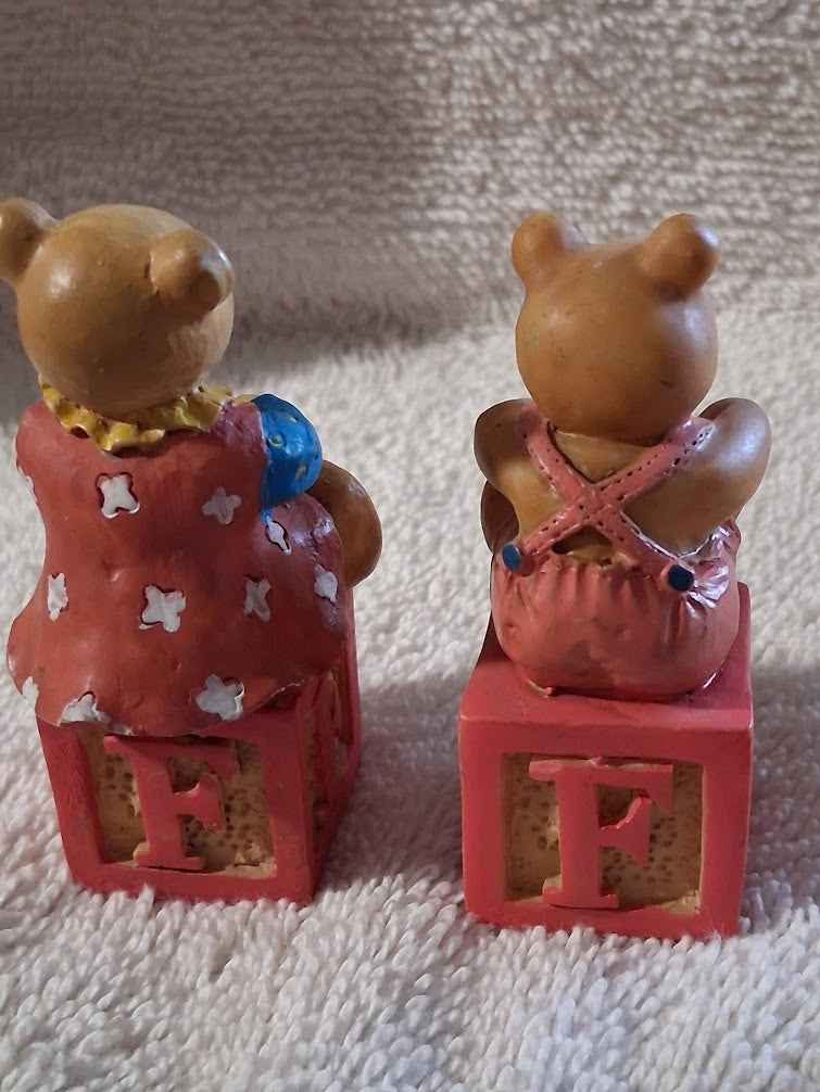 Boyds Bears Resin Alphabet Block Bear – F is for Felix – Letter F Figurine